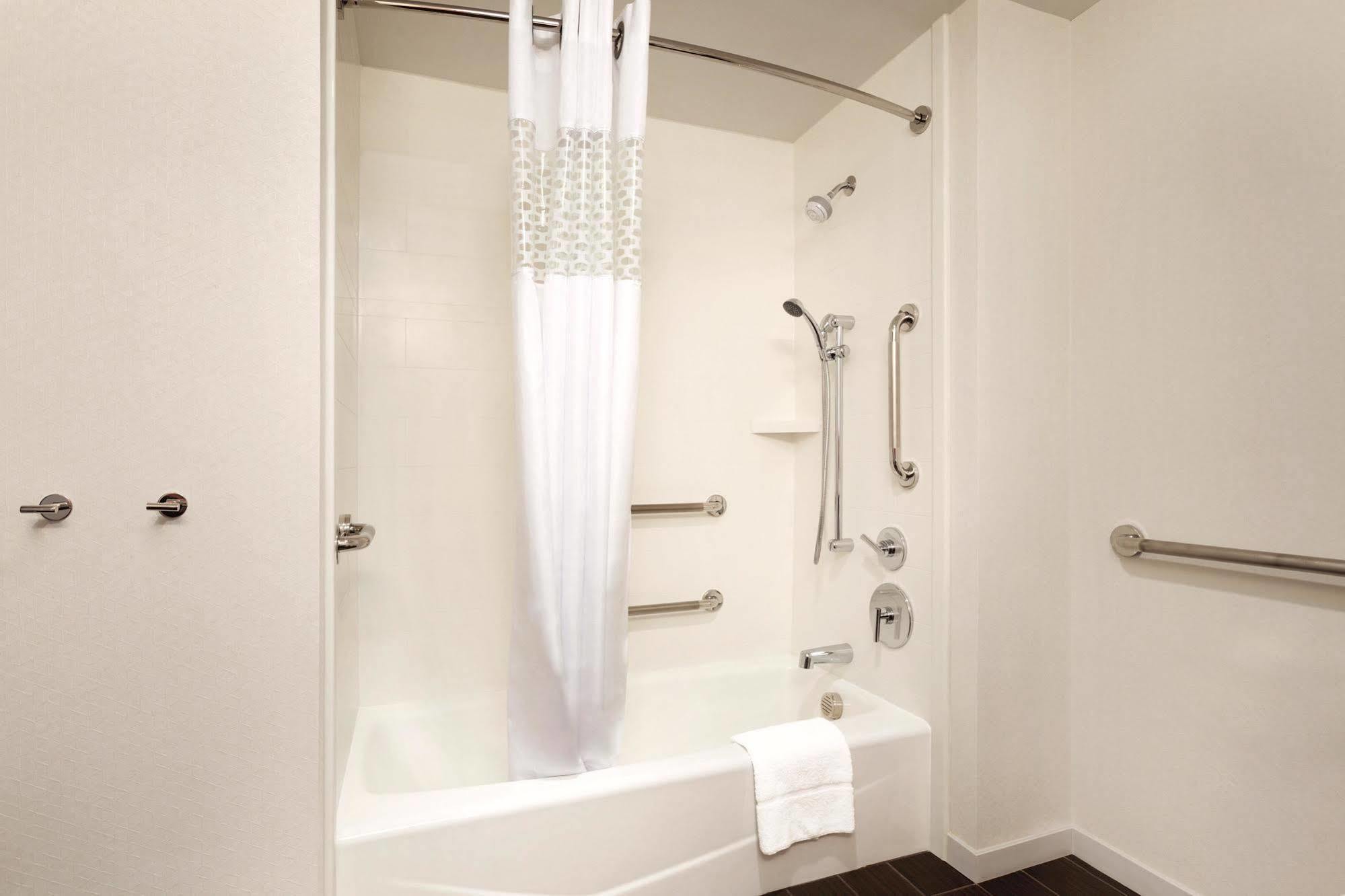 Hampton Inn, St. Albans Vt Екстериор снимка